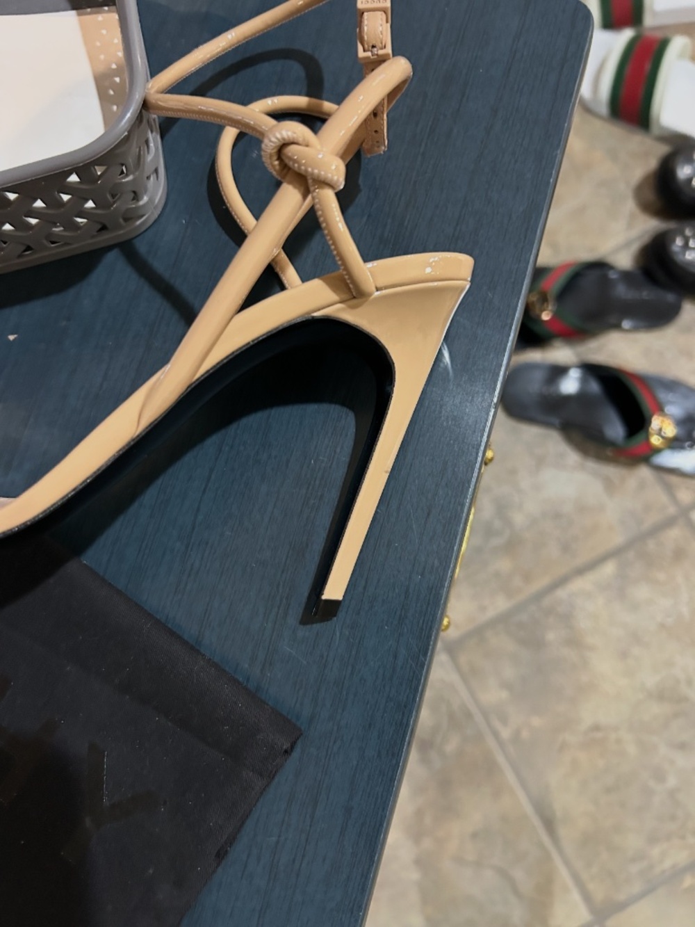 Women’s Gucci, patent leather nude strap sandals size 40 made in Italy - Picture 13 of 14
